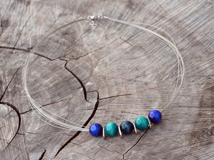 niebieskie-korale-drewniane