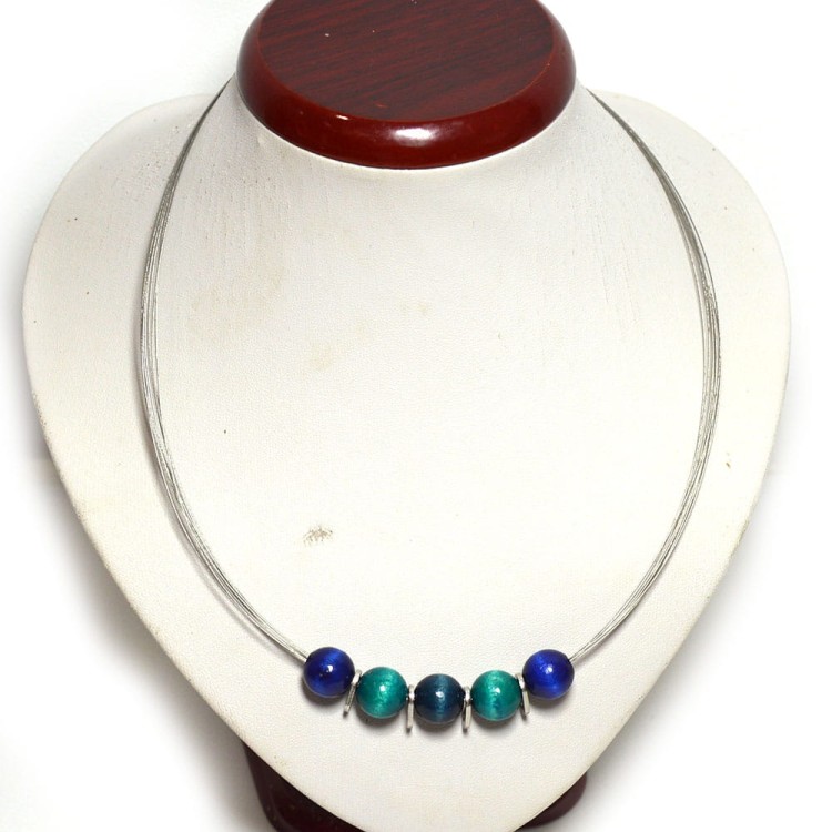 niebieski-naszyjnik-z-drewnianych-kuleczek