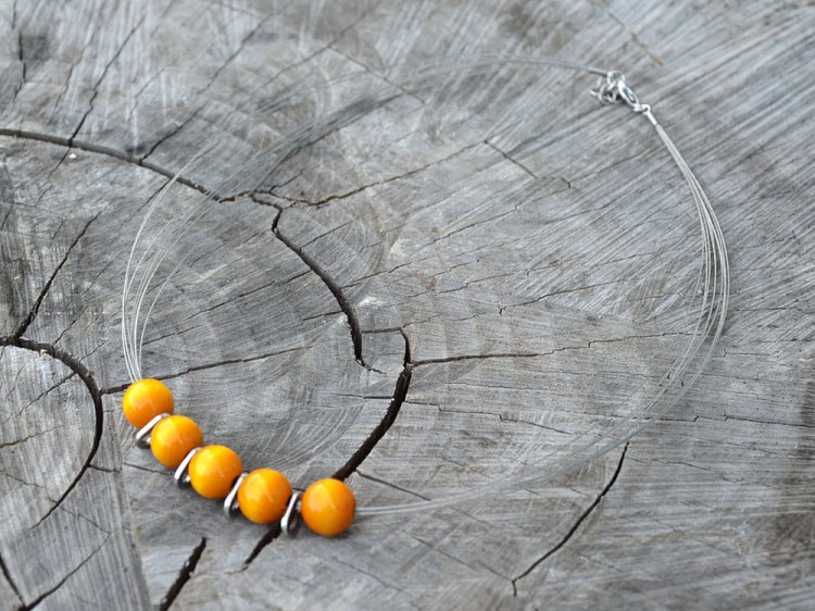 korale-drewniane-zolte