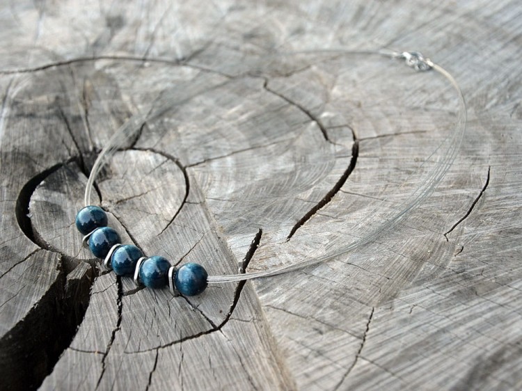 minimalistyczny-naszyjnik-drewniany