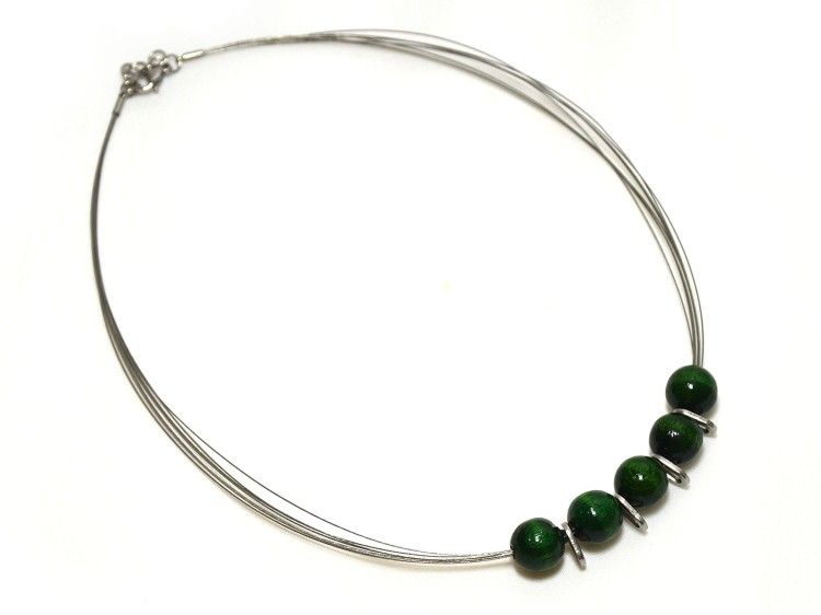 korale-drewniane-z-zielonym