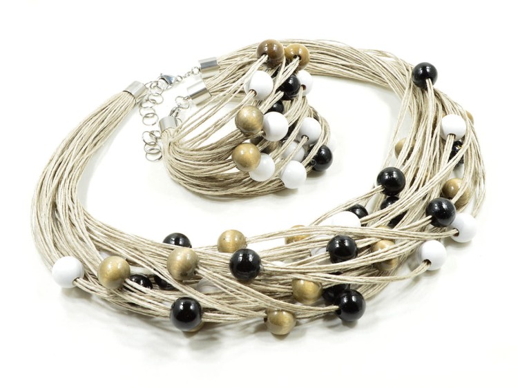 zestaw-sznurkowej-bizuterii-monochromatyczny