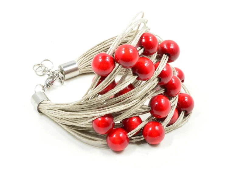 czerwona-bransoletka-ze-sznurka