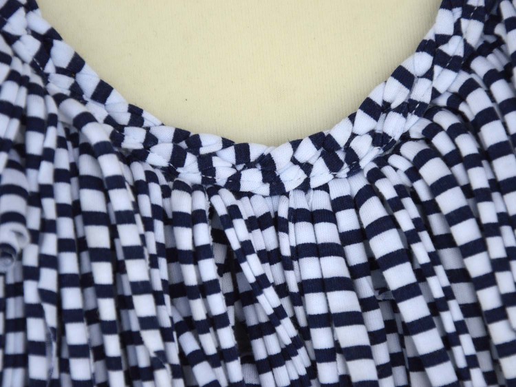 naszyjnik-z-materialu-masywny