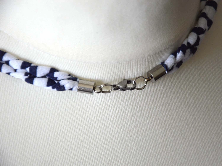 naszyjnik-z-materialu