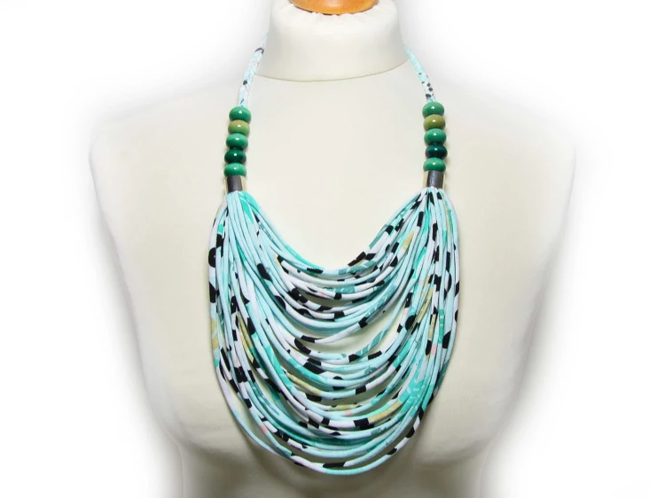 mietowy-naszyjnik-ze-sznurkow