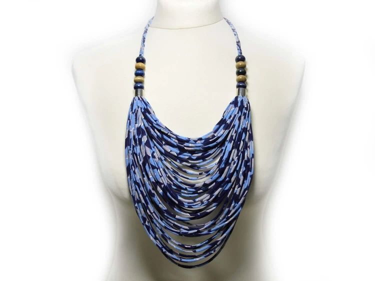 granatowy-naszyjnik-ze-sznurka