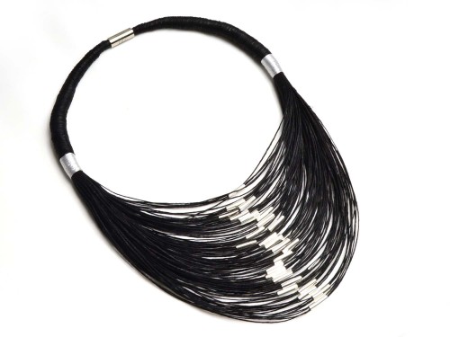 stopniowany-naszyjnik-lniany-ze-srebrnymi-rurkami