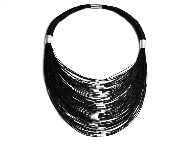 czarny-naszyjnik-ze-sznurka-z-rurkami