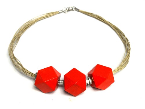 naszyjnik-laniny-z-czerwonymi-koralami