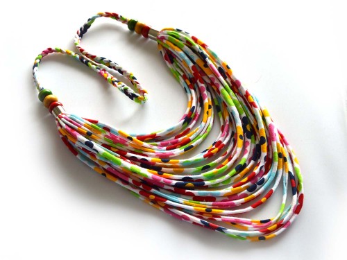 teczowy-naszyjnik-ze-sznurka