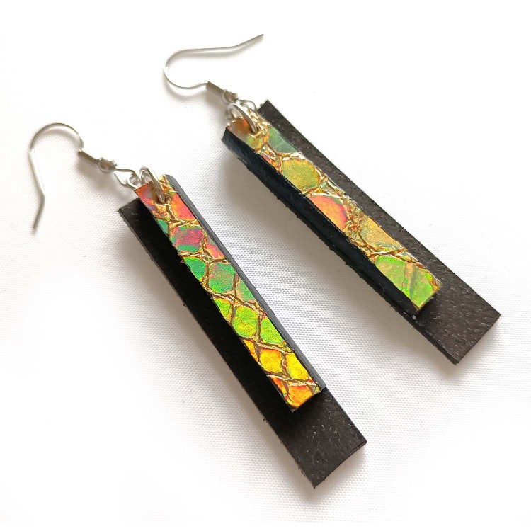 hologramowe-kolczyki-skorzane