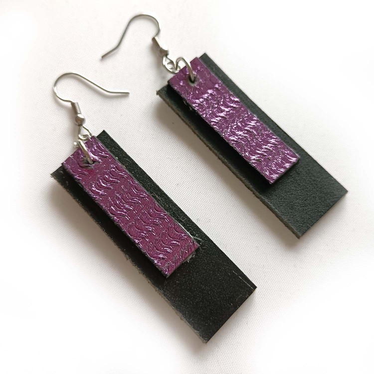 kolczyki-skorzane-czarno-fioletowe