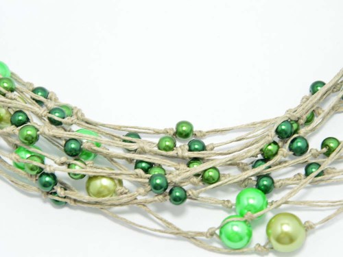 naszyjnik-z-zielonymi-perelkami