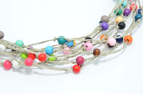 teczowe-korale-na-lnie-naszyjnik