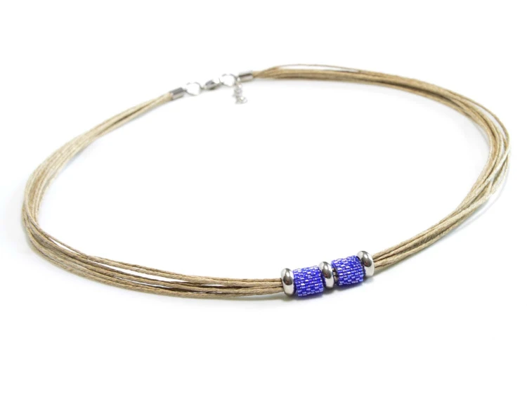 naszyjnik-lniany-z-niebieskimi-koralikami