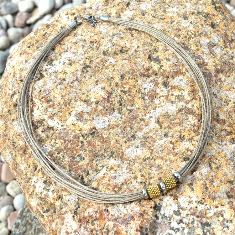 Zloty-naszyjnik-ze-sznurka