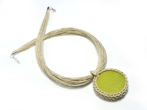 naszyjnik-lniany-z-zielona-zawieszka