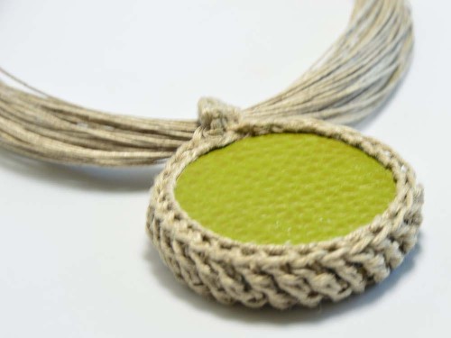 naszyjnik-z-zielona-zawieszka