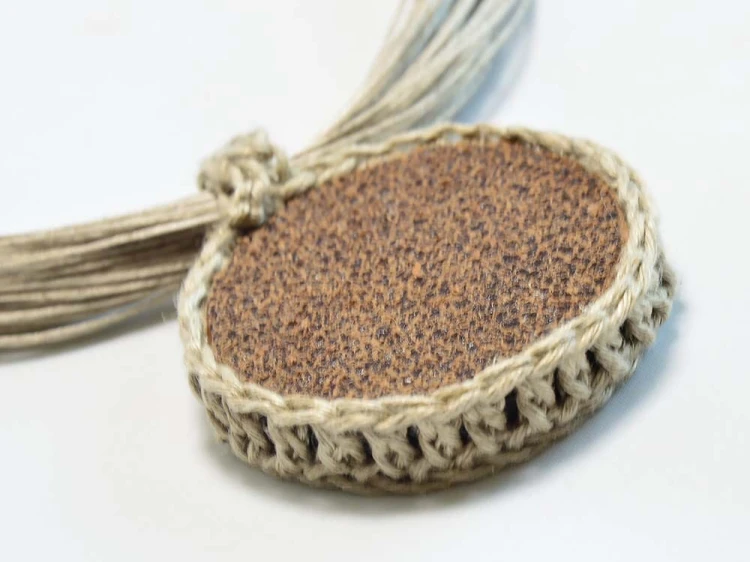 naszyjnik-z-okragla-zawieszka