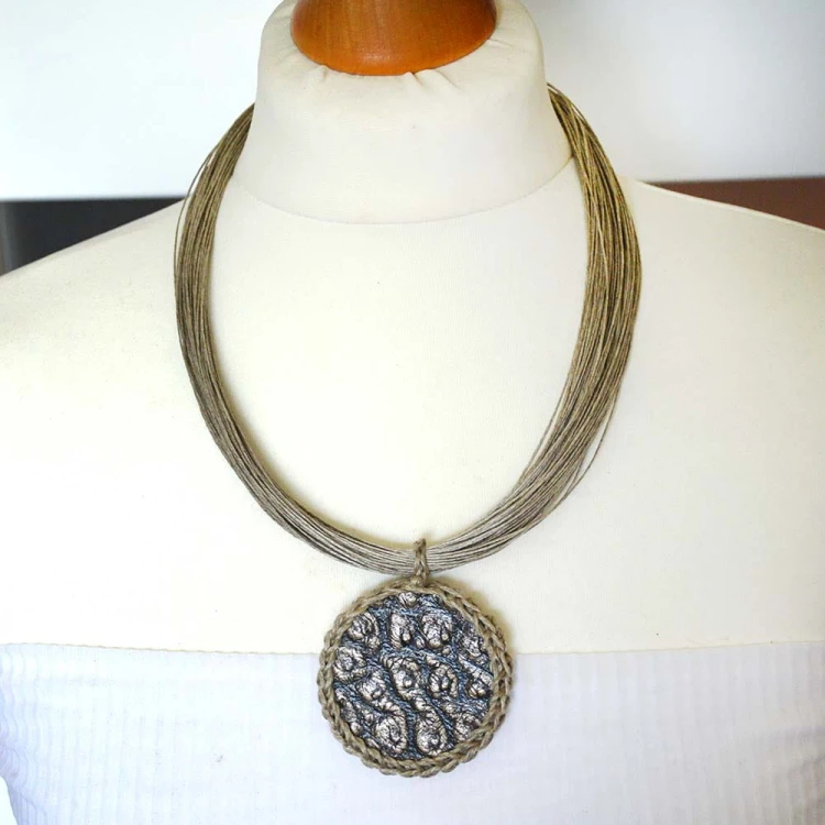 sznurkowy naszyjnik-z-zawieszka