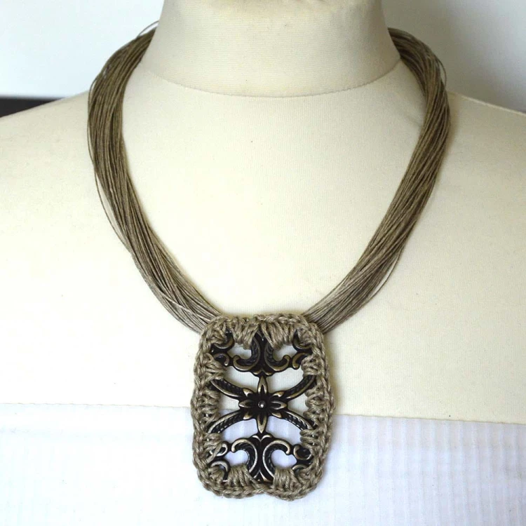 naszyjnik-sznurkowy-z-prostokatna-zawieszka