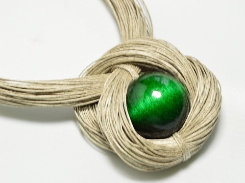 naszyjnik-ze-sznurka-z-zielona-kulka