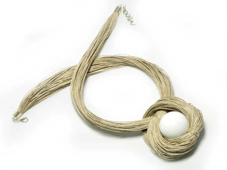 naszyjnik-lniany-z-biala-kulka