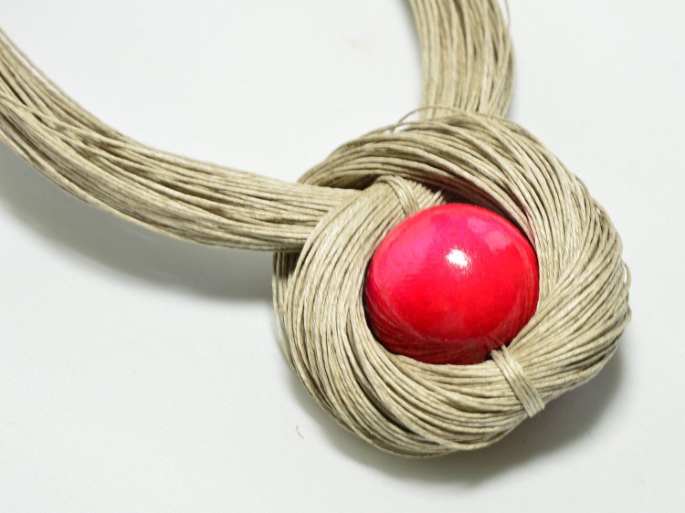 naszyjnik-ze-sznurka-z-rozowa-kulka