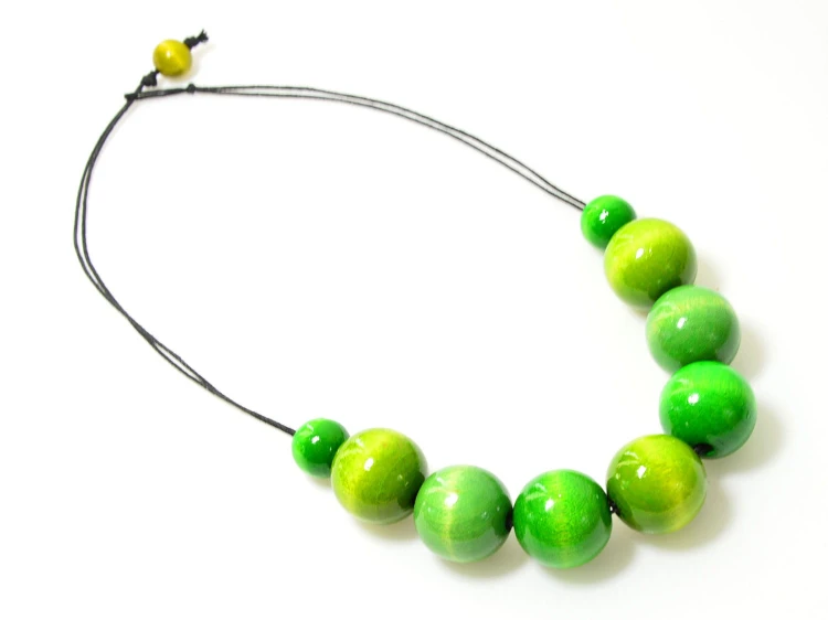 zielone-korale-drewniane