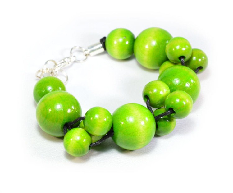 jasna-zielen-bransoletka-drewniana-BR1