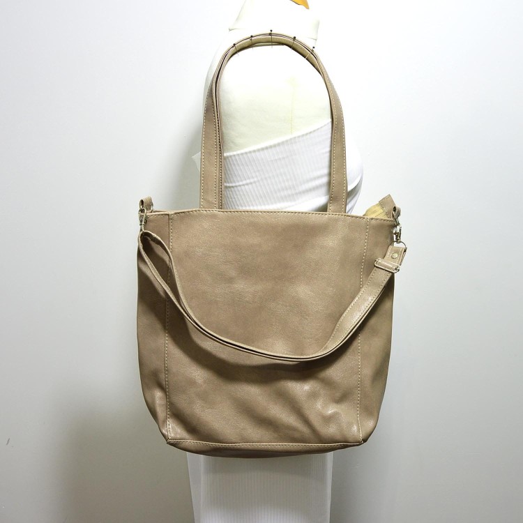 bezowa-torebka-na-ramie-z-ekoskory