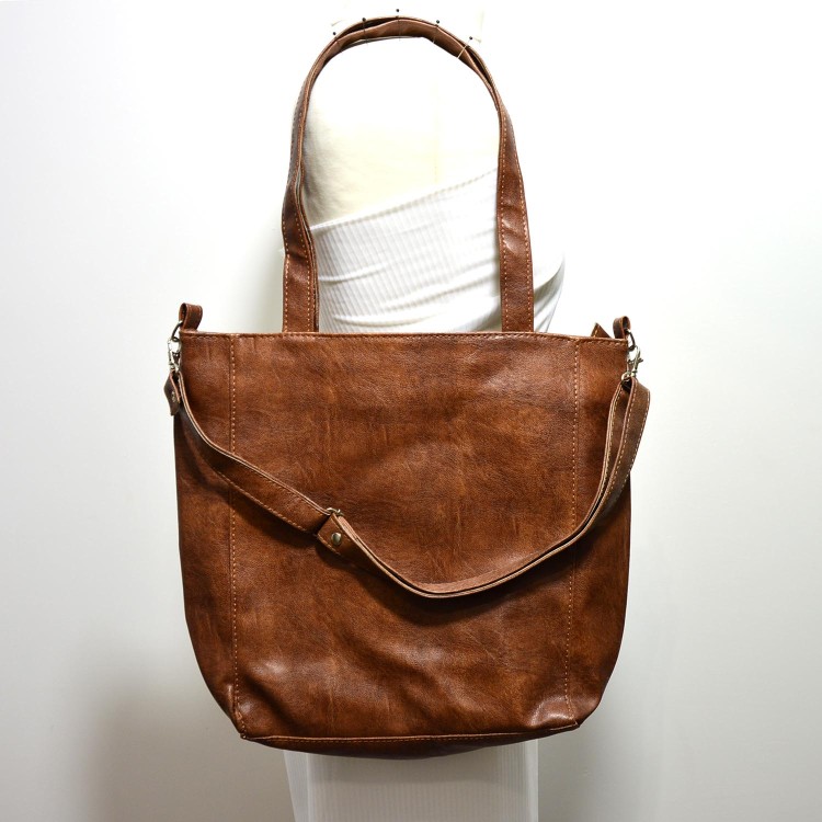 brazowa-torebka-na-ramie-z-ekoskory