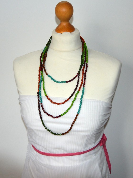 zielono-brazowo-niebieski-dlugi-naszyjnik-z-koralikow-drewnianych4