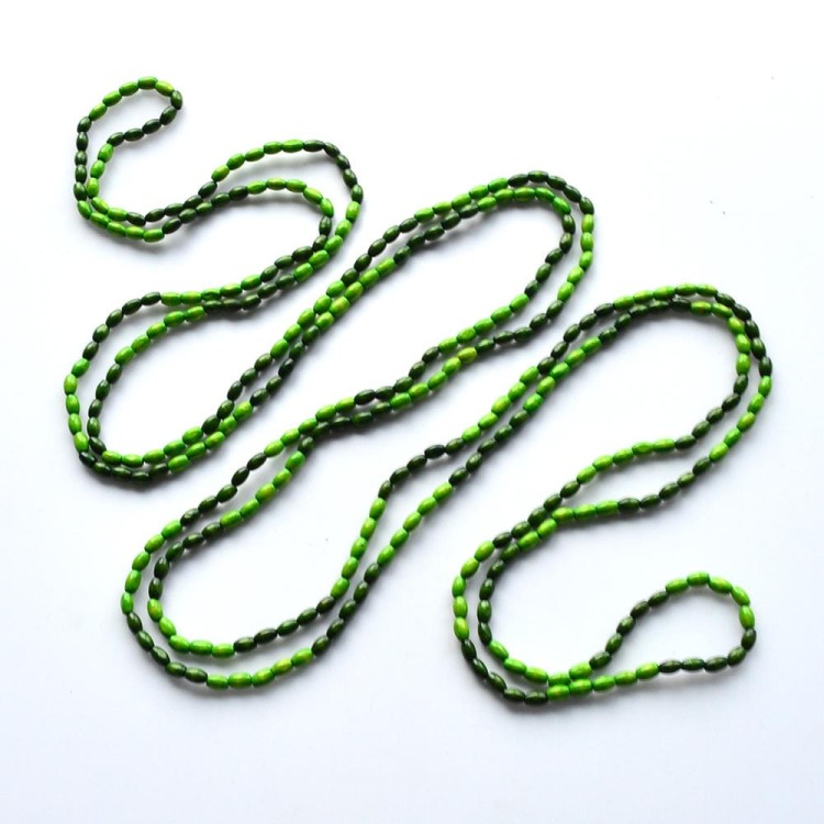 zielony-dlugi-naszyjnik-z-koralikow-drewnianych