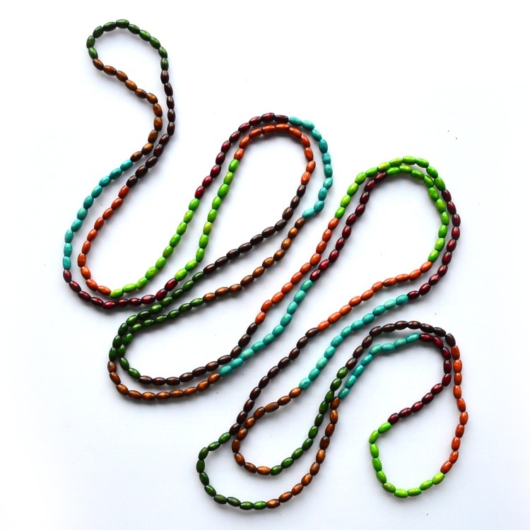 zielono-brazowo-niebieski-dlugi-naszyjnik-z-koralikow-drewnianych