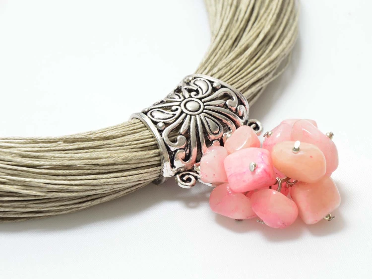 naszyjnik-lniany-z-rozowa-zawieszka-z-kamieniami2