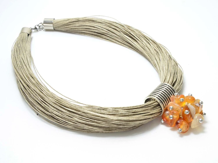 naszyjnik-lniany-z-fioletowa-zawieszka-z-kamieniami