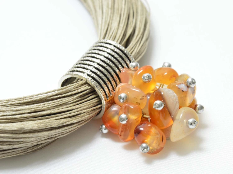 naszyjnik-lniany-z-fioletowa-zawieszka-z-kamieniami2