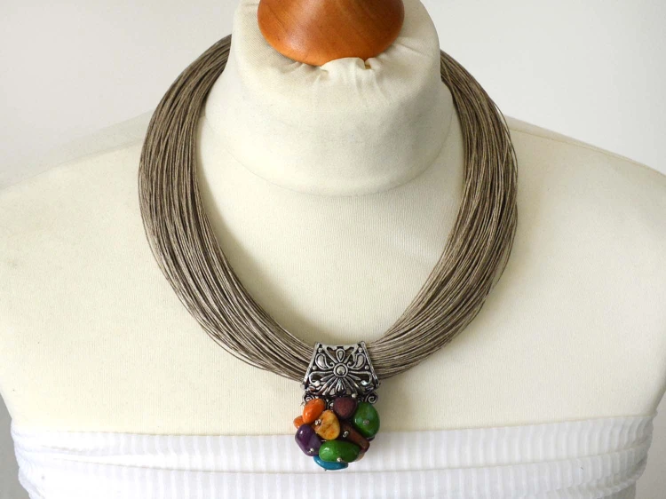 naszyjnik-lniany-z-metalowa-zawieszka