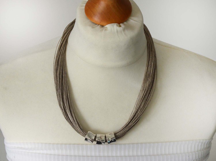 lniany-naszyjnik-z-metalowa-ozdoba4