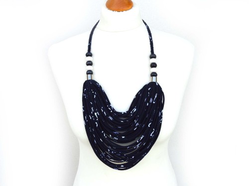 granatowy-naszynik-z-materialu