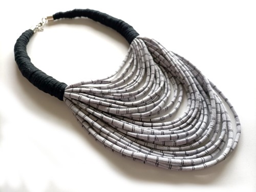 czarny-naszyjnik-ze-sznurka