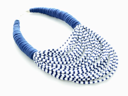 bialo-granatowy-naszyjnik-z-materialu