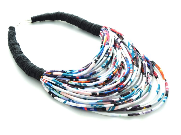 naszyjnik-z-materialu