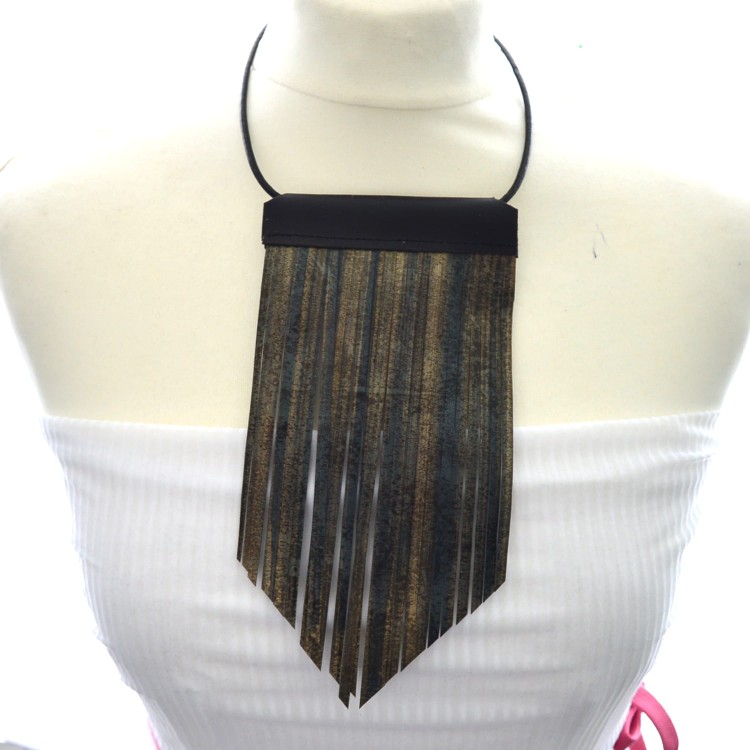 naszyjnik-ze-skorzana-zawieszka