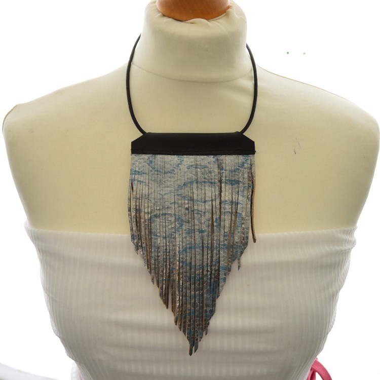 skorzany-naszyjnik-z-niebieska-zawieszka