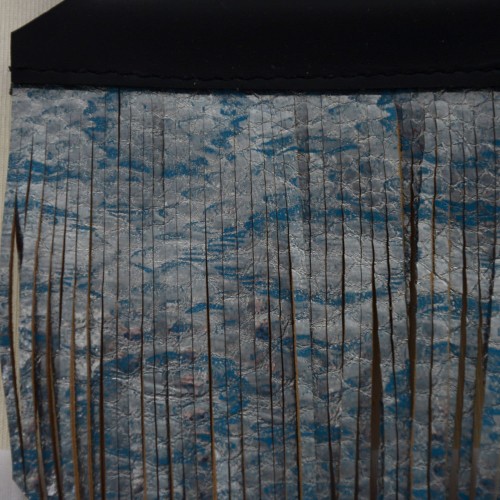 niebieska-zawieszka-ze-skory