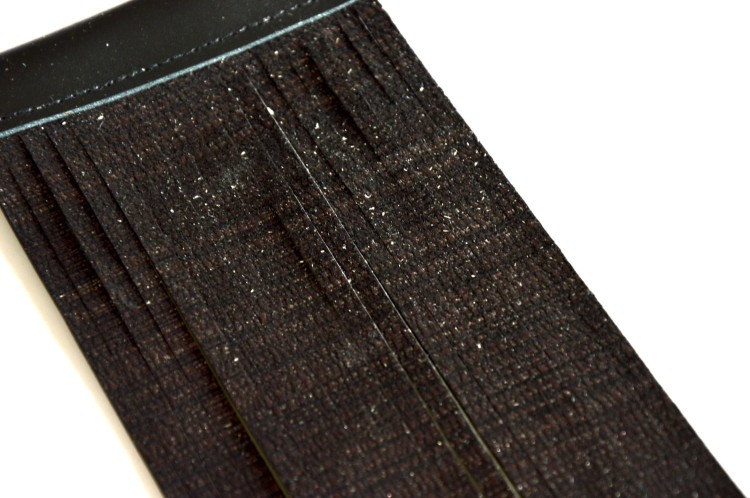 brazowa-zawieszka-na-rzemieniu