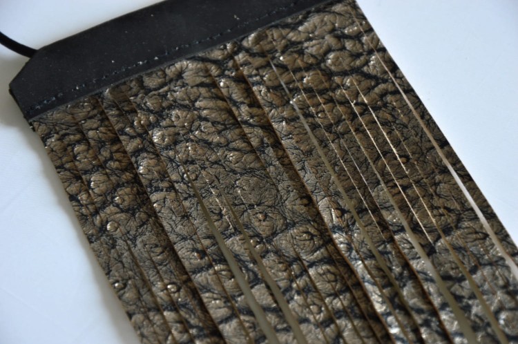 duza-zawieszka-na-rzemyku